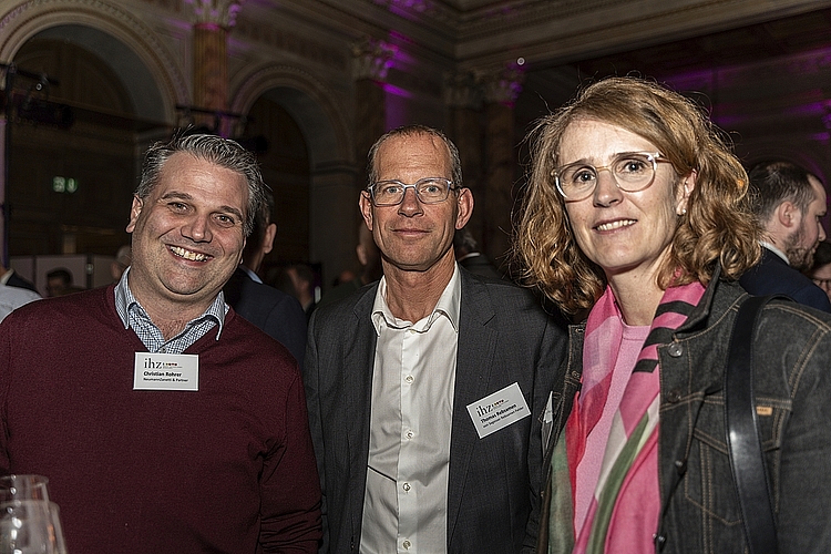 Thomas Rebsamen (Mitte) von Segesser Rebsamen Felder, Rechtsanwälte und Notare, umrahmt von Christian Rohrer und Esther Sieber, Neumann Zanetti & Partner.