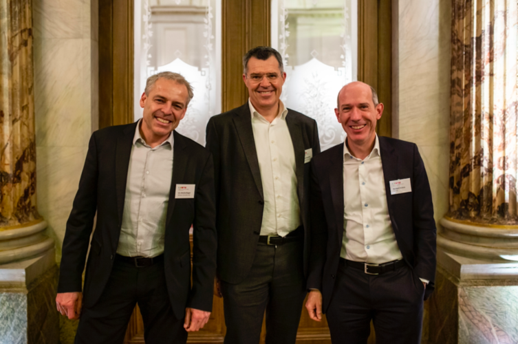 V. l.: Urs Wullschleger, Wilhelm Schmidlin AG, Marcel Hurschler, LUKB, und Norbert Kühnis, PWC AG, nutzten die Gelegenheit, um über das interessante bevorstehende Jahr zu reden.