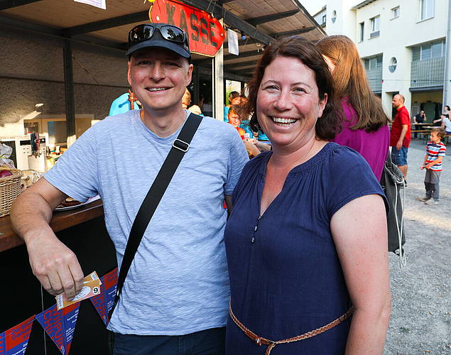 Nicht nur Quartierbewohner beehren die «Wiipuure»: Roman Widmer und Esther Vogel kommen aus Hochdorf.