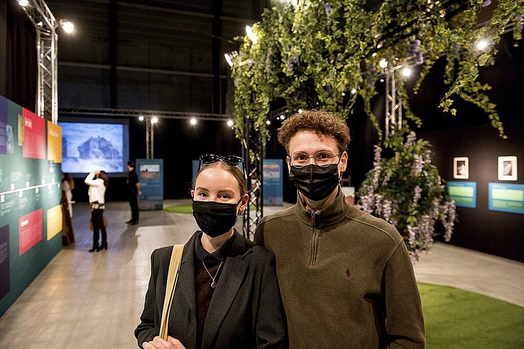 Miriam Mende findet die Ausstellung zeitgemäss und modern, und Julian Pfleger meint, man müsse sie gesehen haben.