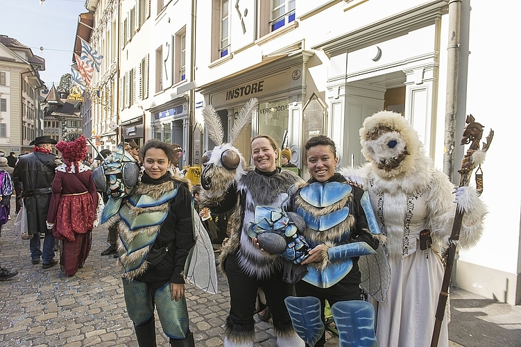 Von links: Die Sujetgruppe Morph mit Alissa und Luana Bonnelame, Madeleine Fischer und Sininen Russu ging als Insekten «z Fasnacht».
