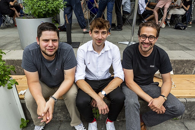 Für Jan Graf, Micha Amstad von der SP Luzern und David Roth, kantonaler Parteipräsident, lautete das Motto trotz Niederlage: Wer nichts wagt, gewinnt nichts (v. l.).