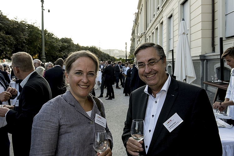 Für Jacqueline Theiler, Management & Kommunikation, ist es wichtig, dass die neue Umwelttechniken vorangetrieben werden. Rechts von ihr Andreas Heer, ISS Facility Services AG.