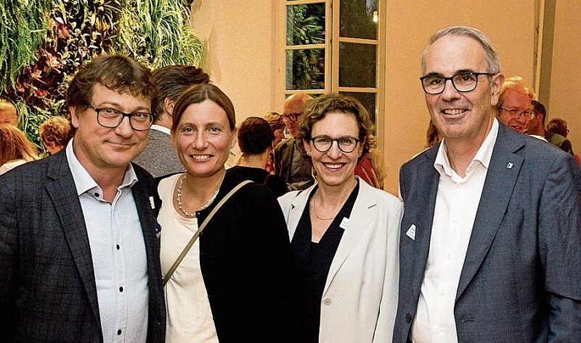 Von links: Marius Fischer, BE Netz AG, Gisela Buob Fischer, Rektorin Kathrin Krammer, Pädagogische Hochschule Luzern, und Stadtpräsident Beat Züsli, Stadt Luzern. Von links: Marius Fischer, BE Netz AG, Gisela Buob Fischer, Rektorin Kathrin Krammer, Pädagogische Hochschule Luzern, und Stadtpräsident Beat Züsli, Stadt Luzern.