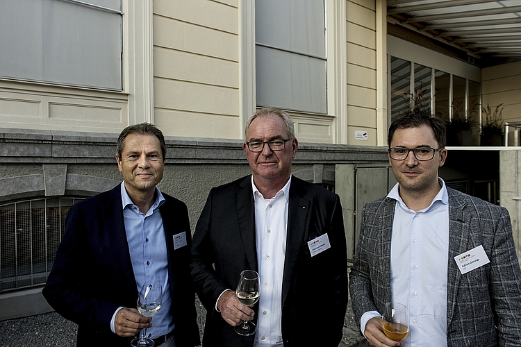 Von links: Remo Lütolf, Ruag, Christoph Mäder, Präsident der Economiesuisse, des Dachverbands der Schweizer Wirtschaft, und Adrian Derungs, Direktor der IHZ.