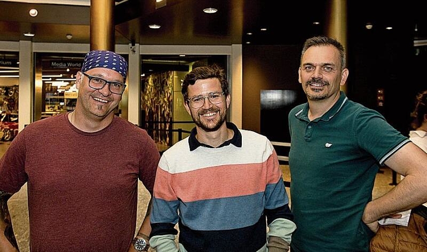 Von links: Nicht nur Hobby ist die Fliegerei für Rieben Tani, Chrigel Wyler und Dominik Stadler. Sie arbeiten als Fluglotsen beziehungsweise Piloten.