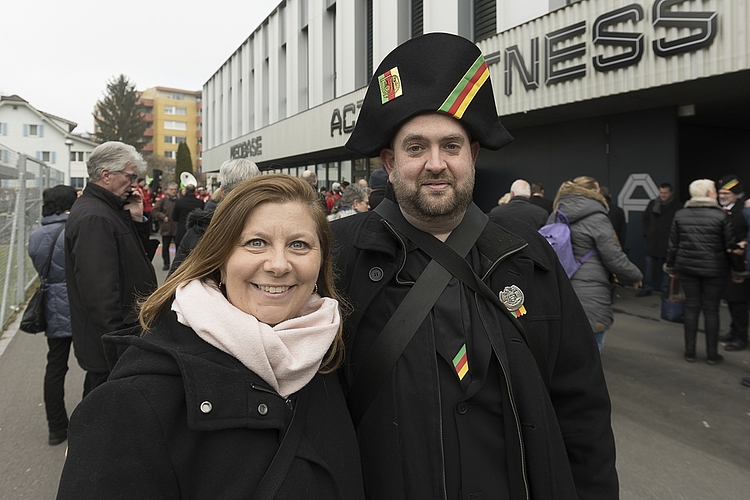 Conny und Alessandro D’Arcangelo freuten sich auf ein gemütliches Beisammensein und auf die Vereidigung des Gallivaters und des Weibels.