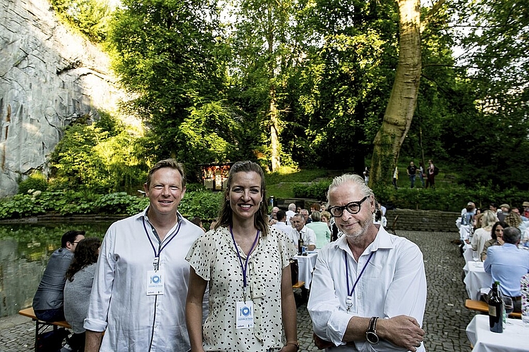 Ein abgesagtes Konzert im KKL und die Kulinarik haben Adrian und Cornelia Lohri sowie Jonathan und Diane Möller (von links) bewogen, die Dachterrasse des KKL auszuwählen.