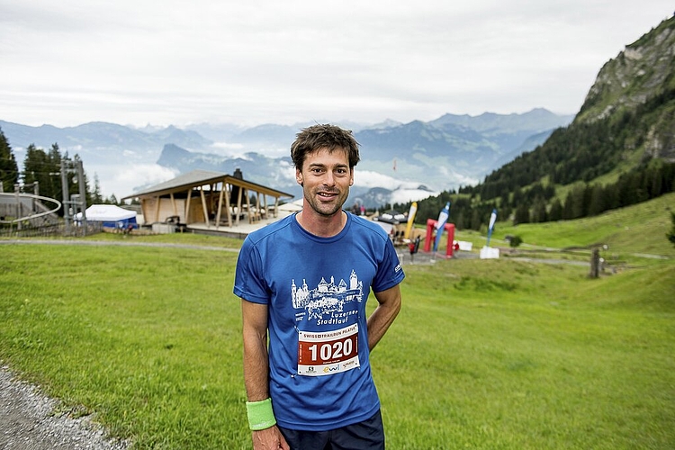 Im Ziel angekommen und den 2. Platz hat Yves Pillonel erreicht. Er meint, es war ein Hindernislauf im Pfützen ausweichen.
