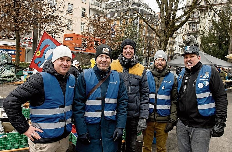 Die Initianten des ersten Fasnachtsflohmarkts und aktiven Gugger von links: Gabriel Kaspar, Sämi Deubelbeiss, Jan Bühler, Jonas Konrad und Marco Wicki des Vereins Narrenverlag.