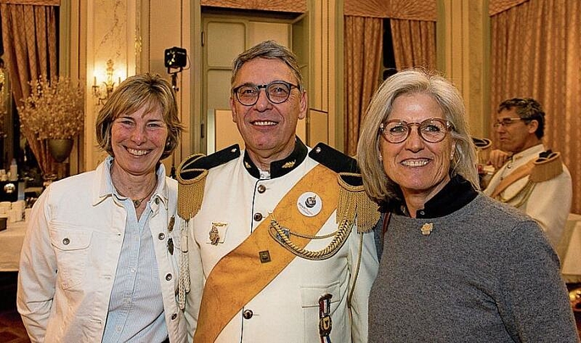 Monika Bucheli, Ivo Dommann, Tätschchappe-Musig Lozärn, und Daniela Dormann (v. l.). Ivo erzählt, dass viele Mitglieder der Noggeler die Tätschchappe-Musig mitbegründet hätten.