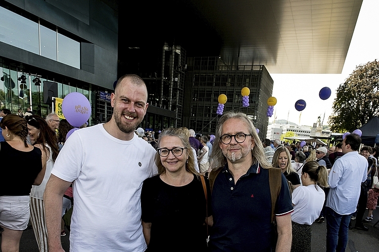 Von links: Sandro Blank, Dirigent Jugendblasorchester Luzern (JBL), Esther Kirch und Harald Rohrer. Der Sohn von Harald spielt beim JBL mit.