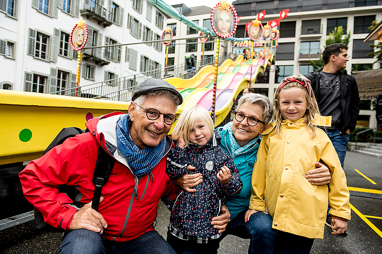 Ein kleine Freude haben Thomas und Susanne Germann ihren Enkelkindern Mailena und Malin (rechts) mit dem Besuch der Chilbi gemacht.