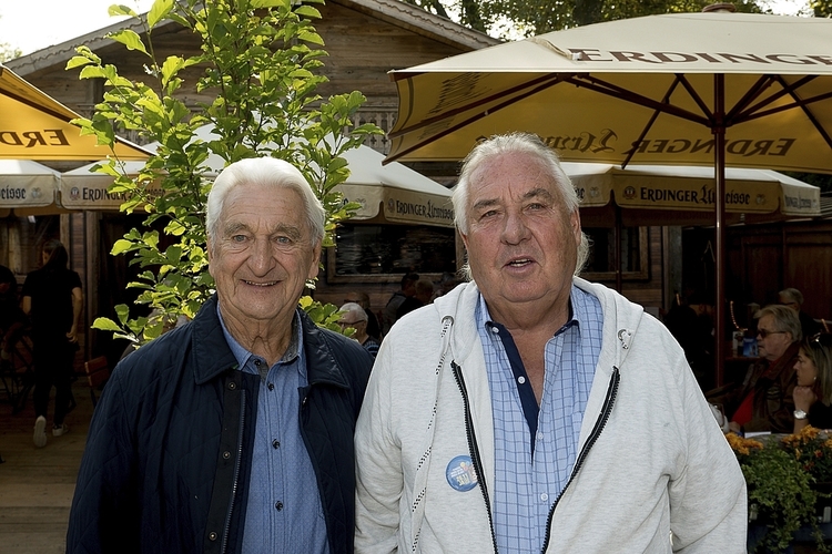 Marcel Johann, Ehrenpräsident Interessengemeinschaft Luzerner H Von links: Marcel Johann, Ehrenpräsident Interessengemeinschaft Luzerner Herbstmesse und Märkte, kennt das Messewesen bestens, da sein Vater Marktfahrer war. Eugen Zanolla hat seine Bahnen den Jungen übergeben.