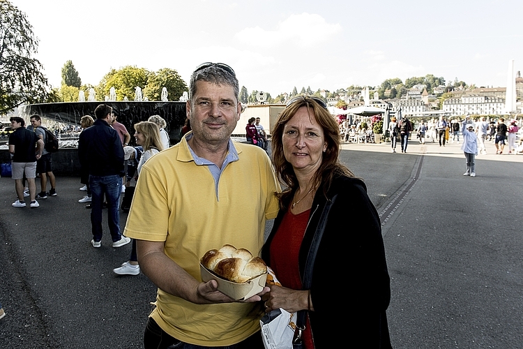 Luca und Antonella Mutti wollten den Zopf fürs Frühstück am Sonntag aufsparen.