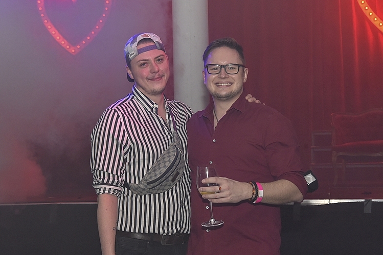 Joshua Ruchti und Samuel Durtschi (v. l.) waren unter anderem wegen der Show am queeren Winterzauber.