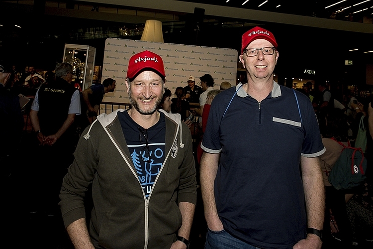 Toni Odermatt (links) und Thomas Barmettler meinten über Marco Odermatt: «Ein cooler Typ, bodenständig und Buochser. Das ist Marco!»