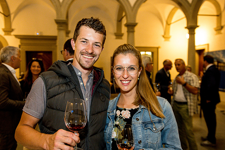 Für Weissweine war das Jahr 2019 sehr gut, betonen Noel und Priscilla Huwiler des Weinguts Klosterhof, Aesch, mit dem Siegerwein Abt Jodok.
