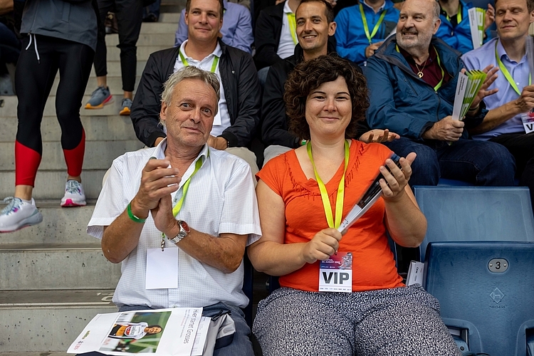 Urs Brücker von den Grünliberalen und Korintha Bärtsch von den Grünen gaben sich als begeisterte Leichtathletikfans zu erkennen.
