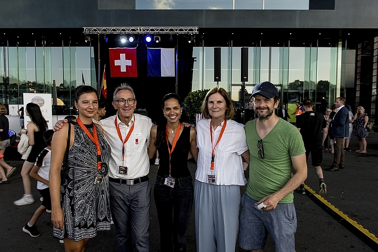 Die Helfer:innen waren erfreut, dass mehr Besucher:innen gekommen sind als erwartet: (v. l.) Jacqueline Covaci, Rico De Bona, Silvana Leasi, Mirjam Fries und Gilbert Hunkeler.