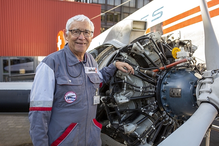 Hans Hartmann des Swissair-Fokker-Team gab Einblick in die Wartung der Flugzeugmotoren.