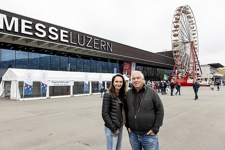 Lisa Zanolla hat zusammen mit ihrem Mann Eugen innert kürzester Zeit die Schötze-Chilbi auf die Beine gestellt. Ihre Freude über den gelungnen Start ist gross.