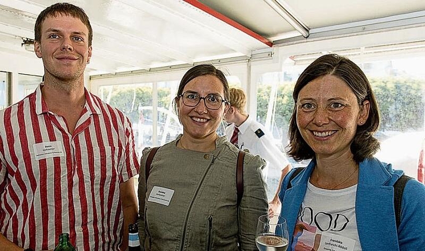 Von links: Denis und Domino Hofstetter, Hofstetter Advokatur & Notariat AG,
mit Franziska Lanfranchi-Röösli, Gewerbe-Treuhand AG. Von links: Denis und Domino Hofstetter, Hofstetter Advokatur & Notariat AG, mit Franziska Lanfranchi-Röösli, Gewerbe-Treuhand AG.