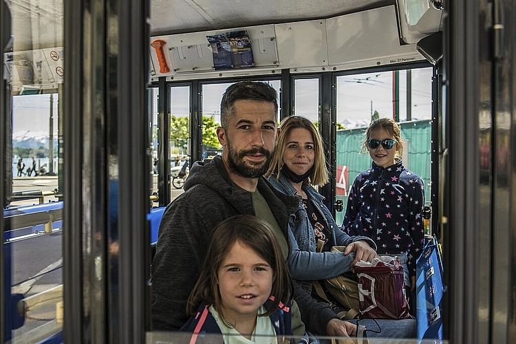 Einen Tagesausflug nach Luzern unternahmen Luena (l.), Liri (2. v. l.), Ramona und Amelia (r.) und freuten sich auf die baldige Abfahrt.