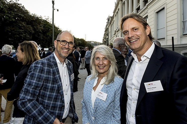 Rolf Borkowetz (l.), Achermann ICT-Services AG, Manuela Halter, Standort Promotion Obwalden, und Moritz Meyer, Smeyers AG.