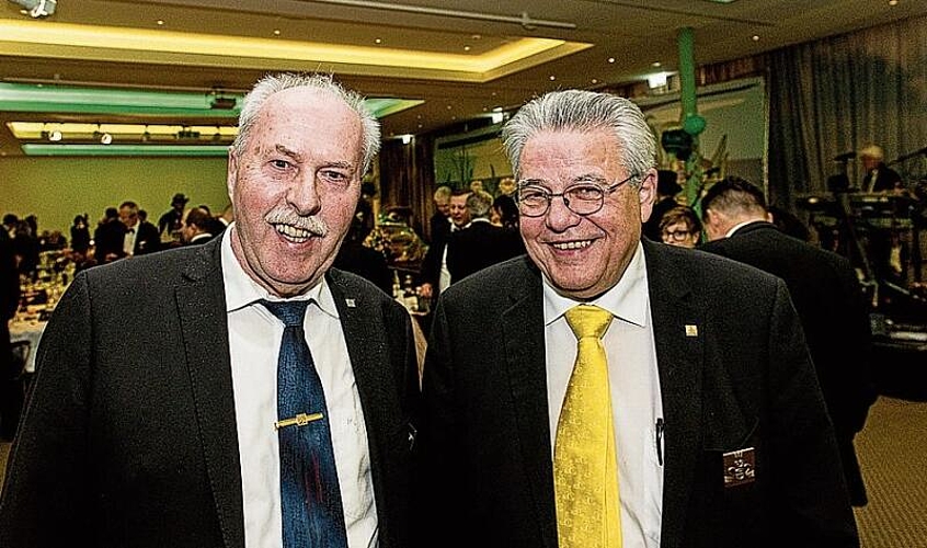 Von links: die Vertretung des Luzerner Fasnachtskomitees (LFK) mit Maria und LFK-Vize Stefan Bucher, Daniela und LFK-Präsident Berto Margraf und Weibel Till Rigert mit Tanja.