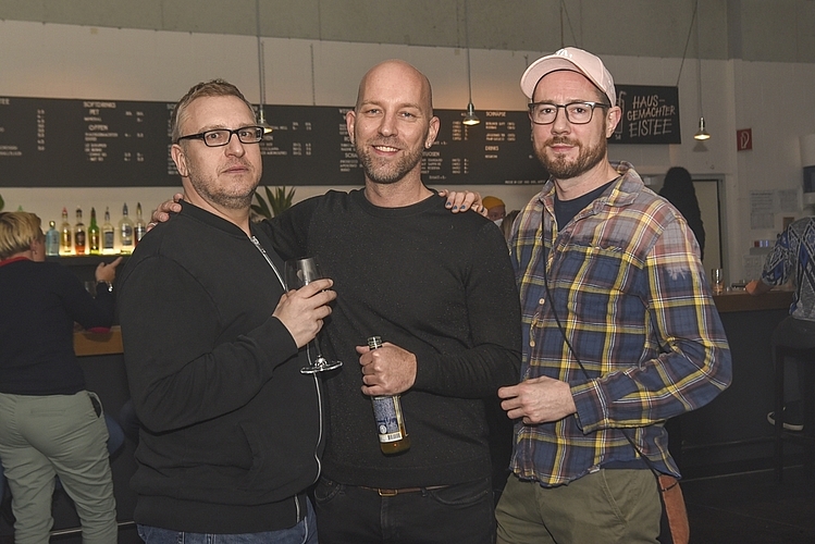 Silvio Mühlheim, Nicolas Künzle und Dominik Buser (v. l.) sind sonst auch als Drag unterwegs, leider hatten sie für den queeren Winterzauber nicht genügend Zeit für ihre Verwandlung.