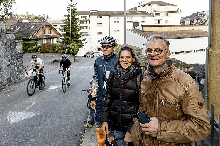 Sandra und Patrick Späti hofften, dass ihr Sohn Armando (mit Sonnenbrille) vorne dabei sein würde.