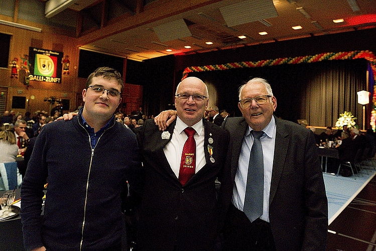 Bei der Gallizunft sind auch Kollektivmitglieder dabei (von links): Turnverein Kriens mit Sandro Hesemann, Fredi Stalder, Präsident, und Dominik Portmann.