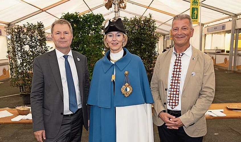 Regierungspräsident Marcel Schwerzmann (links) hielt die Begrüssungsrede, auf dem Bild mit Standesweibelin Anita Imfeld und Kantonsratspräsident Rolf Bossart.