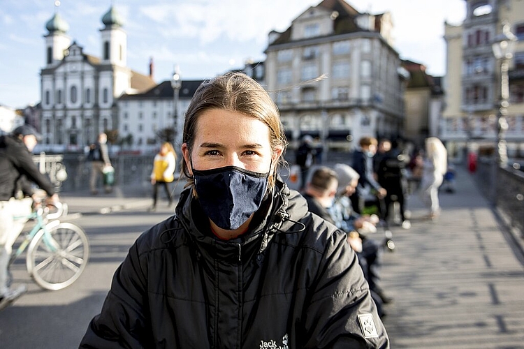 Dominique Fischer hatte ihre Maske vor dem Homeoffice gekauft, als sie noch zur Arbeit gependelt ist.