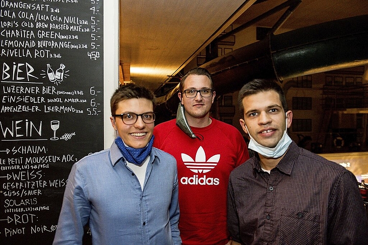 Daniel Rose, Ivo Volic und David Limacher, Junge Grünliberale (von links), hoffen, dass bald auch 16-Jährige abstimmen können.