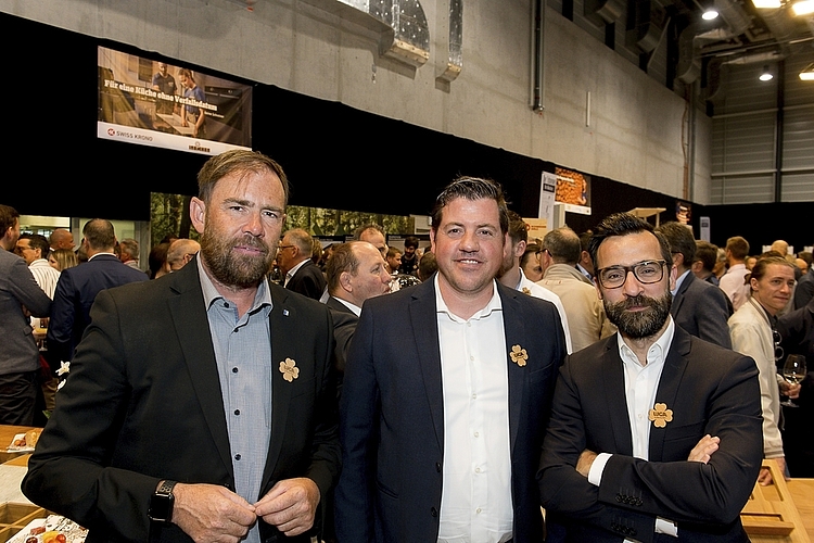 Von links: Grossstadtrat Thomas Gfeller, Lihoma GmbH, Benjamin Koch, Präsident Wirtschaftsverband der Stadt Luzern, und João Coelho, APG/SGA Allg. Plakatgesellschaft AG.