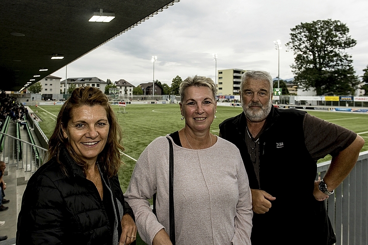 Für Sandra Metzger (links), Kathryn und Werner Baumann war die moralische Unterstützung für den SC Kriens wichtig.