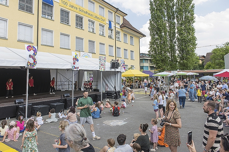 Das Fest auf dem Schulareal war eine Co-Produktion der Primarschule Littau Dorf und des Kinderfests Littau.
