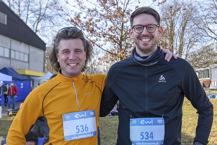 Von links: Reto Maissen und Florian Schmitt gehen viel zusammen joggen, als Abwechslung haben sie sich für den Lozärner Cross angemeldet.