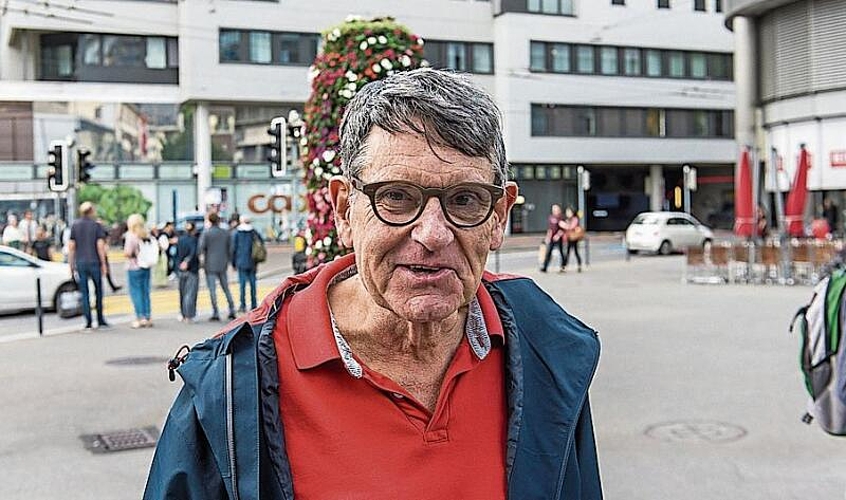dass die Leute interessiert an den Führungen teilnahmen.