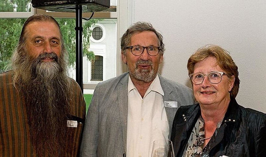Von links: Urs Häner, Ehrennadelträger, Florian Flohr, Koordinator G-Net,
mit Monika Oeschger Flohr. Von links: Urs Häner, Ehrennadelträger, Florian Flohr, Koordinator G-Net, mit Monika Oeschger Flohr.