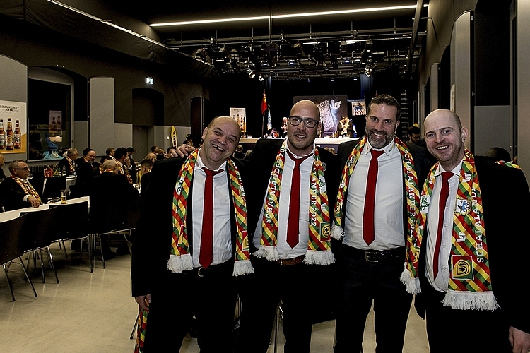 Vom Finanzkomitee des LFK stellten Andreas Felder (links) und Patrick Mächler die neue LFK-App mit allen Infos zur Lozärner Fasnacht vor.