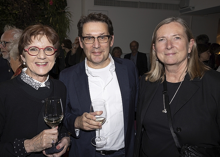 Von links: Isolde Bühlmann leitete das «Akku» und die Galerie Gersag in Emmen. Viktor Sigrist ist Mitglied der Hochschulleitung der HSLU. Gabriela Christen ist Dozentin Design & Kunst an der HSLU und ehemalige Stiftungsratspräsidentin des Luzerner Theaters.