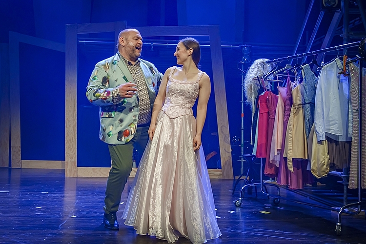 Die Thunerin Sandra Bitterli spielt die Hauptrolle «Emma» im Musical, der Wiener Ronald Tettinek steht als «Harry Glückmann» auf der Bühne.