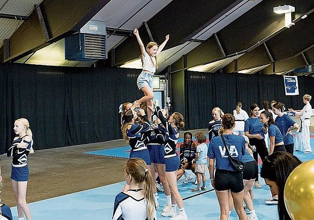 Lea Lindegger meinte nach dem Cheerleading-Auftritt bei den Wildcats Allstars:
         
         
             «Cool, ich könnte es mir vorstellen mitzumachen.»