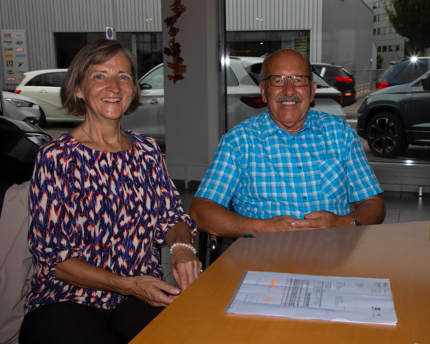 Immer Ibiza, zumindest beim Auto: Heidy und Mandy Koch ersetzen in der Nidfeld-Garage ihr Uraltmodell von Seat durch den modernsten Nachfolger.