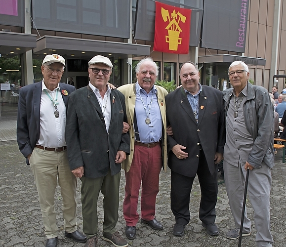 Stadtbekannte Urluzerner: (v. l.) Wisu Stalder, Viktor Giopp, Franzpeter Meier, Markus Herzog, Edi Spaeti.