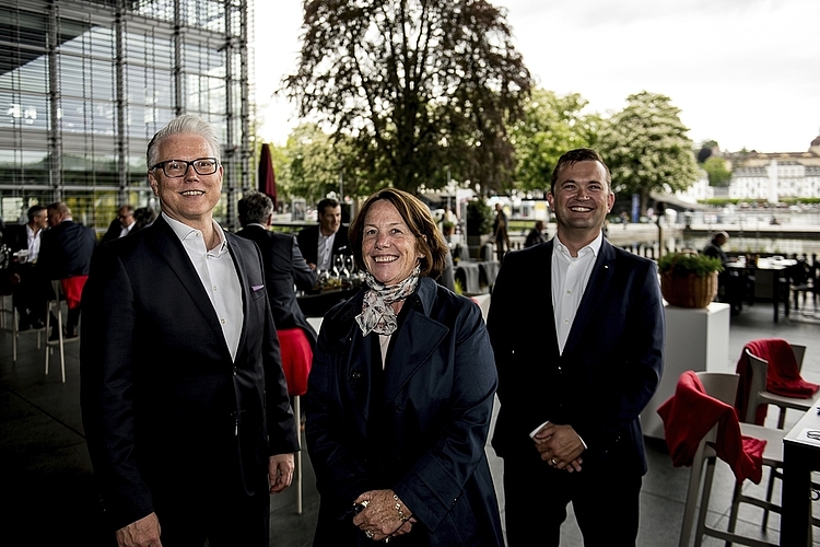 Reto Hofer, SVC-Jurymitglied und Partner Ernst & Young AG, Corinne Fischer, SVC Vorstand und VRP Bataillard & Cie AG, und André Bieri, SVC Vorstand und Tax Partner, Ernst & Young (v. l.).
