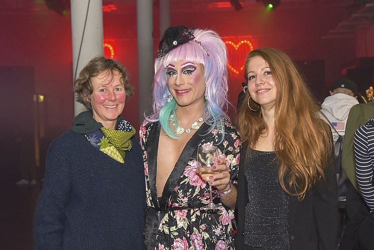 Karin Schulz, Vio la Cornuta und Stephanie Hollinger (v. l.) finden die Atmosphäre sehr warm, herzlich und sehr inklusiv.
